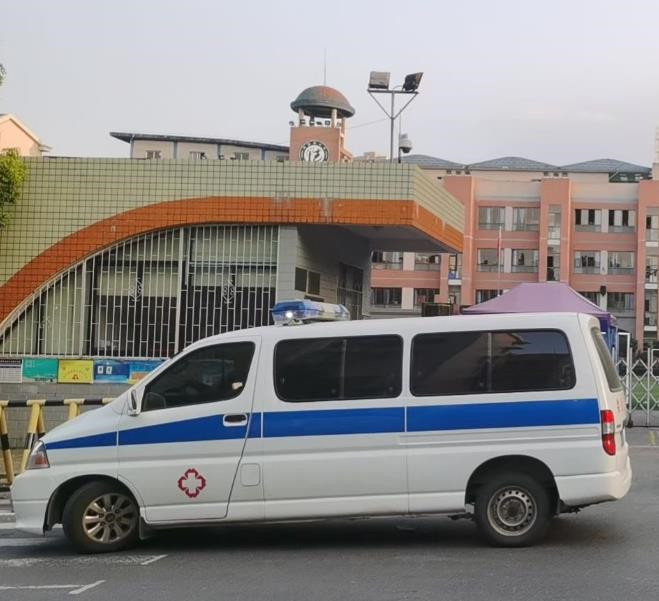 崖州救护车出租护送骨折病人一公里多少钱